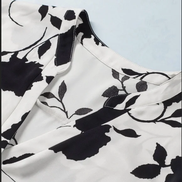 #22 1 Left! White & Black Floral V-Neck Top - Picture 6 of 11